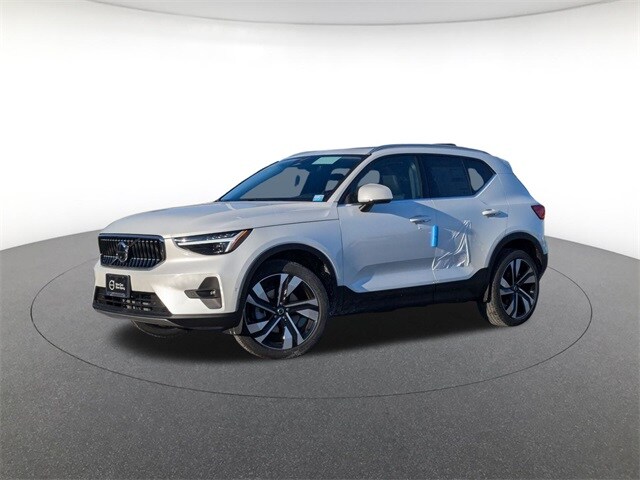 2025 Volvo XC40 B5 Ultra Bright Theme SUV