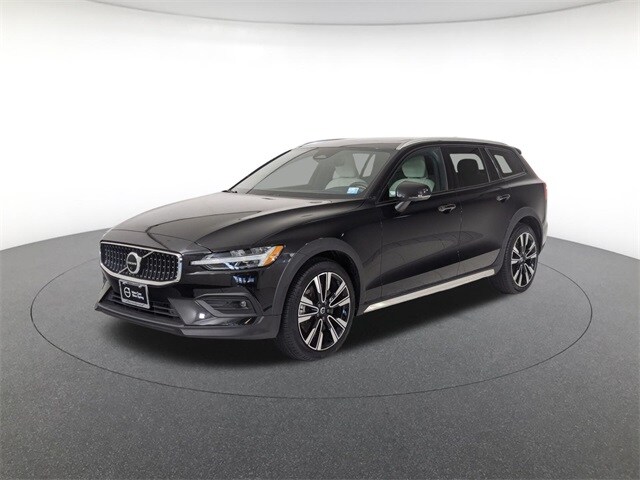 2023 Volvo V60 Cross Country B5 AWD Ultimate Wagon