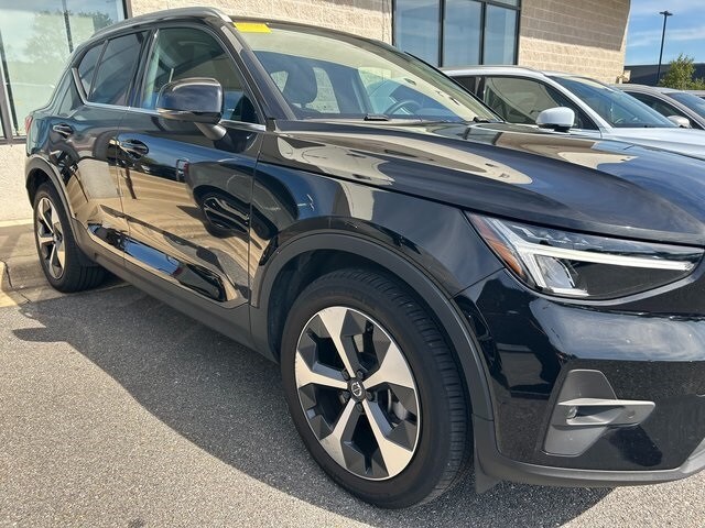 2023 Volvo XC40 AWD Plus photo 2