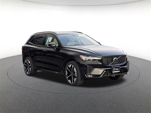 2026 Volvo XC60 B5 photo 3