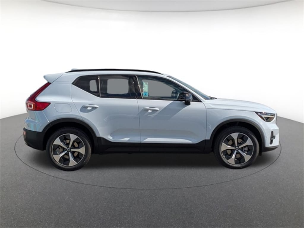 New 2026 Volvo XC40 B5 Plus SUV