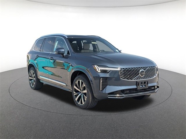 2026 Volvo XC90 B5 Core photo 2