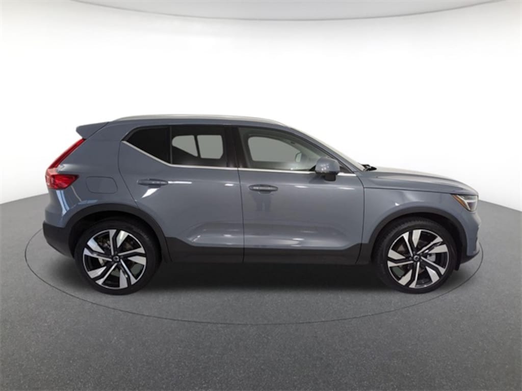 Certified 2023 Volvo XC40 B5 AWD Ultimate Bright SUV