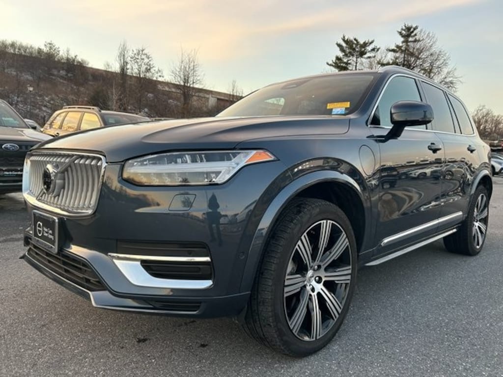 Certified 2025 Volvo XC90 plug-in hybrid T8 Plus 7-Seater SUV