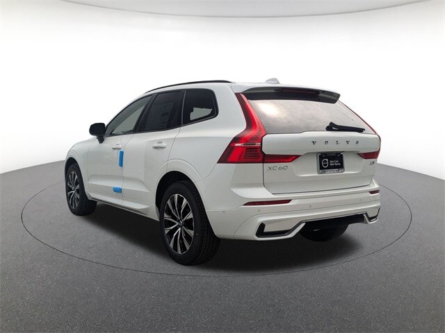 2025 Volvo XC60 B5 Plus photo 3
