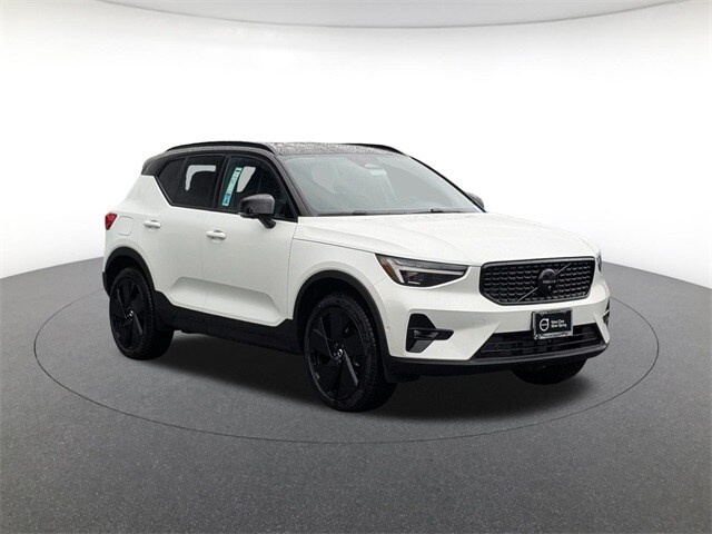 2026 Volvo XC40 photo 3
