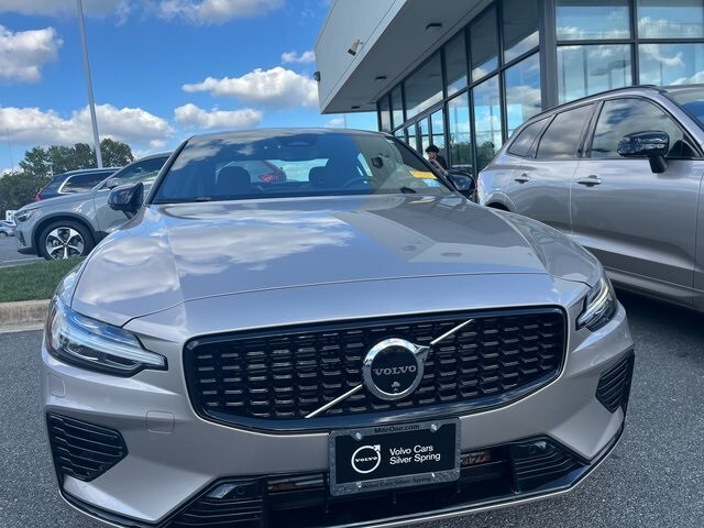 2024 Volvo S60 T8 Ultimate photo 3