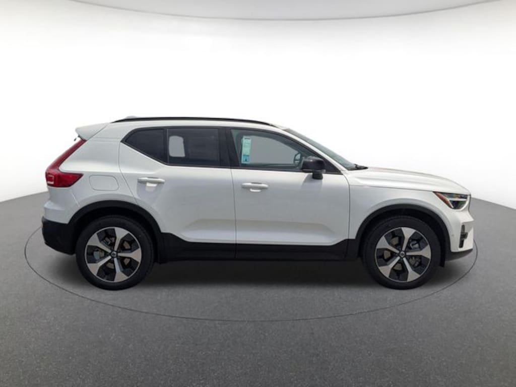 New 2026 Volvo XC40 B5 Plus SUV