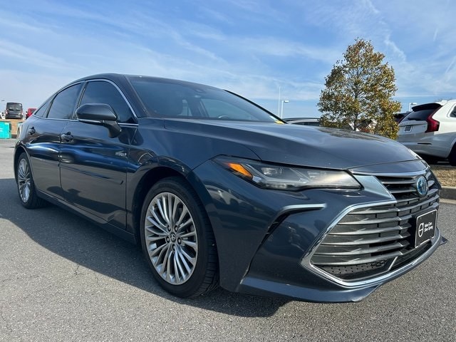 2019 Toyota Avalon Limited's photo