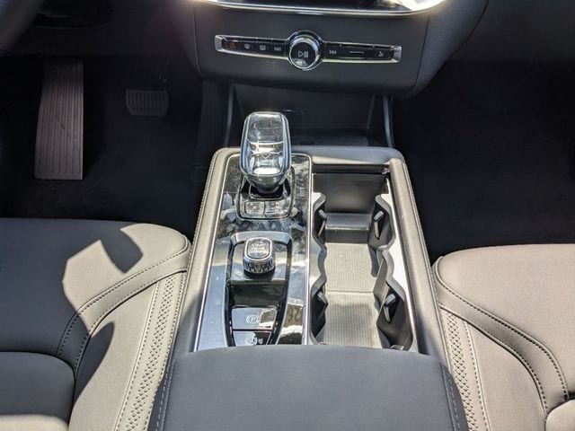 2026 Volvo XC90 Plus - Photo 13