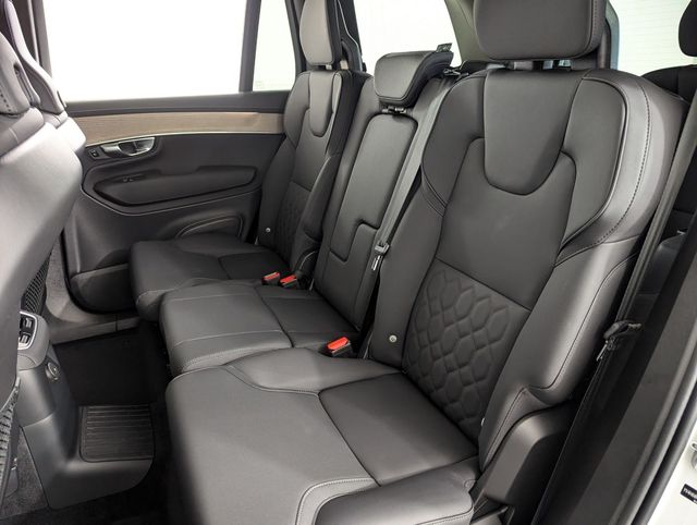 2025 Volvo XC90 Plus - Photo 18