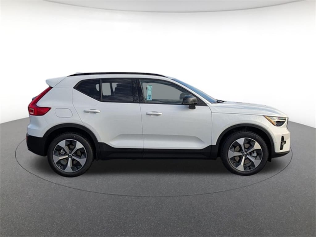 New 2026 Volvo XC40 B5 Plus SUV
