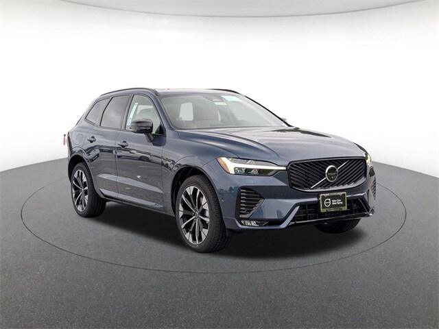 2026 Volvo XC60 B5 Plus photo 3