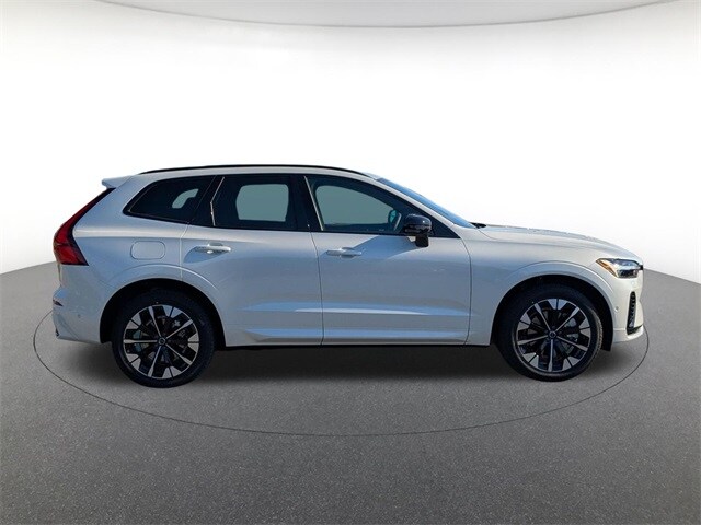 2026 Volvo XC60 Hybrid T8 Plus photo 4