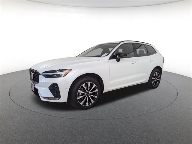 2025 Volvo XC60 Plus's photo