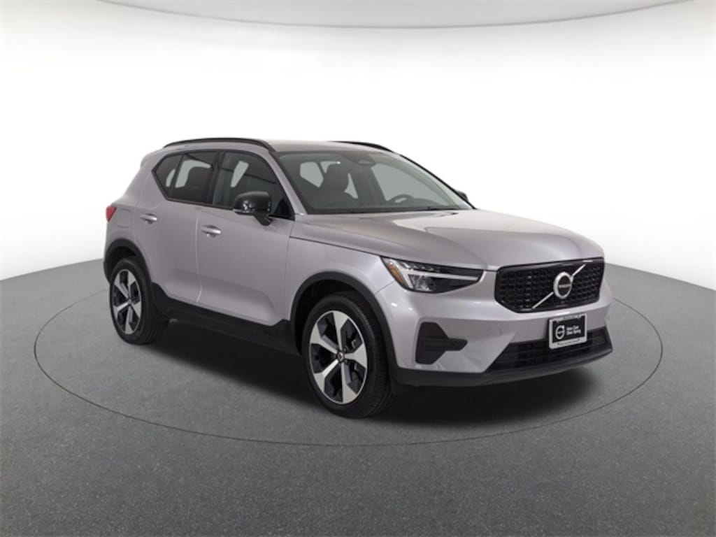Certified 2026 Volvo XC40 B5 Core SUV