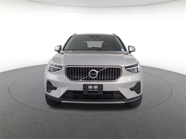 2025 Volvo XC40 Core photo 2