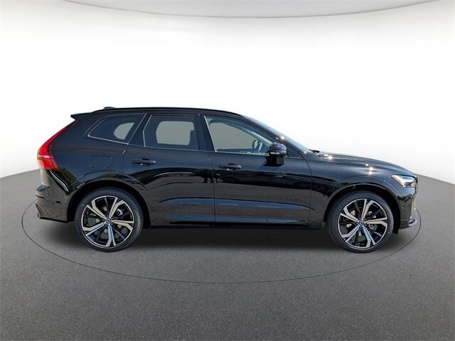 2025 Volvo XC60 B5 photo 4