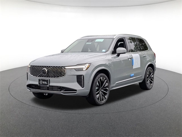 2026 Volvo XC90 Plus's photo