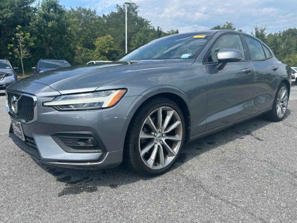 Used 2021 Volvo S60 T5 Momentum Sedan