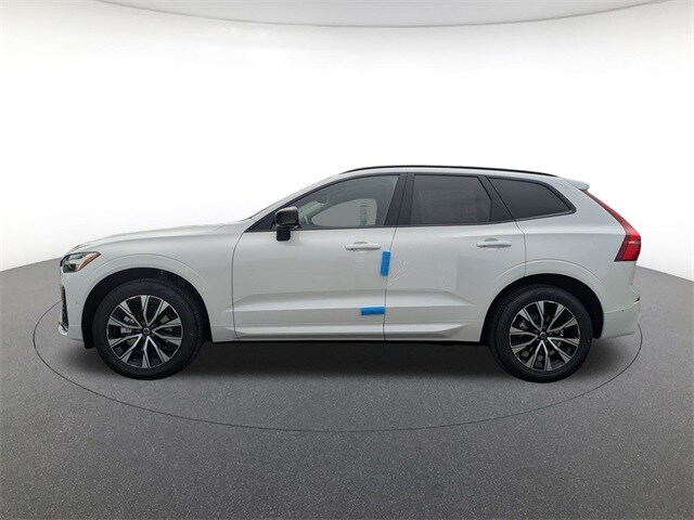 2025 Volvo XC60 B5 Plus photo 2