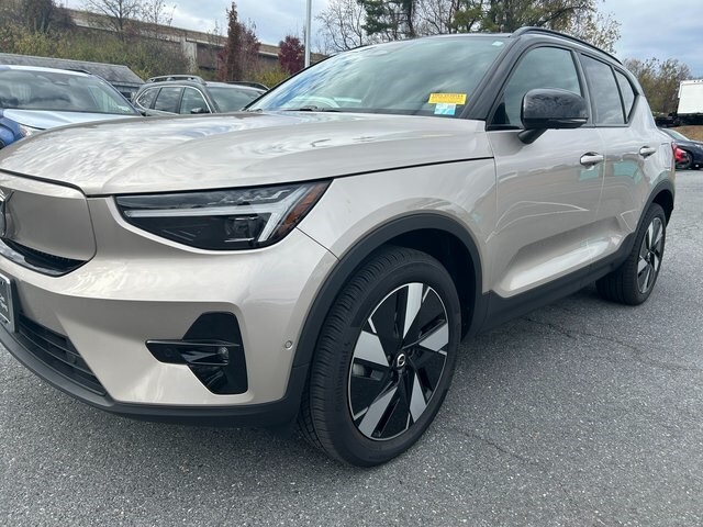 2024 Volvo XC40 Recharge Twin Plus photo 2