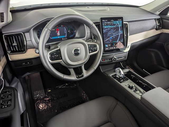 2025 Volvo XC90 Plus - Photo 10