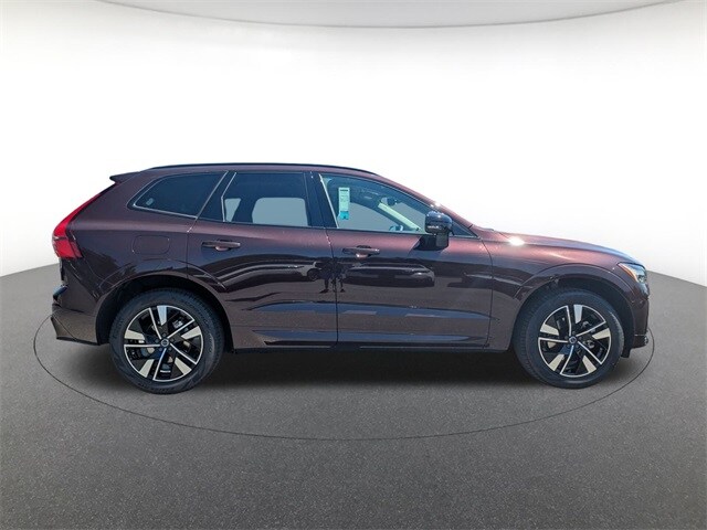 2026 Volvo XC60 B5 Core photo 4