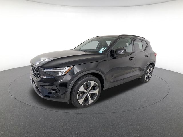 2023 Volvo XC40 B5 AWD Plus Dark SUV