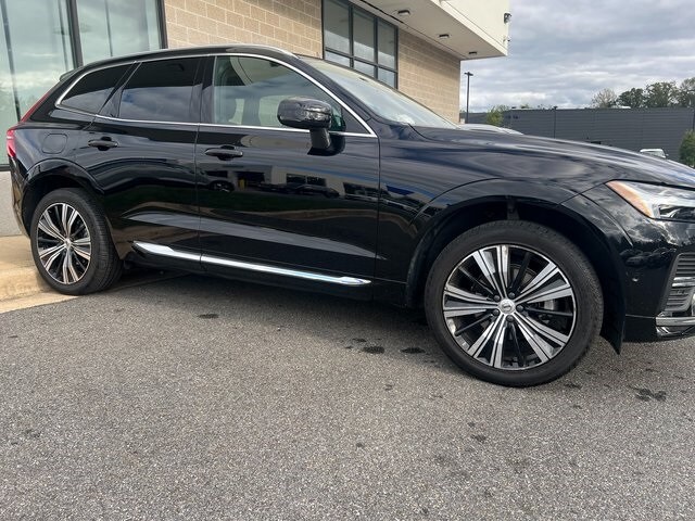 2023 Volvo XC60 B5 Plus photo 3