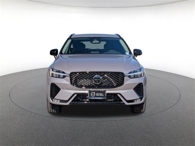 2026 Volvo XC60 B5 Plus photo 2