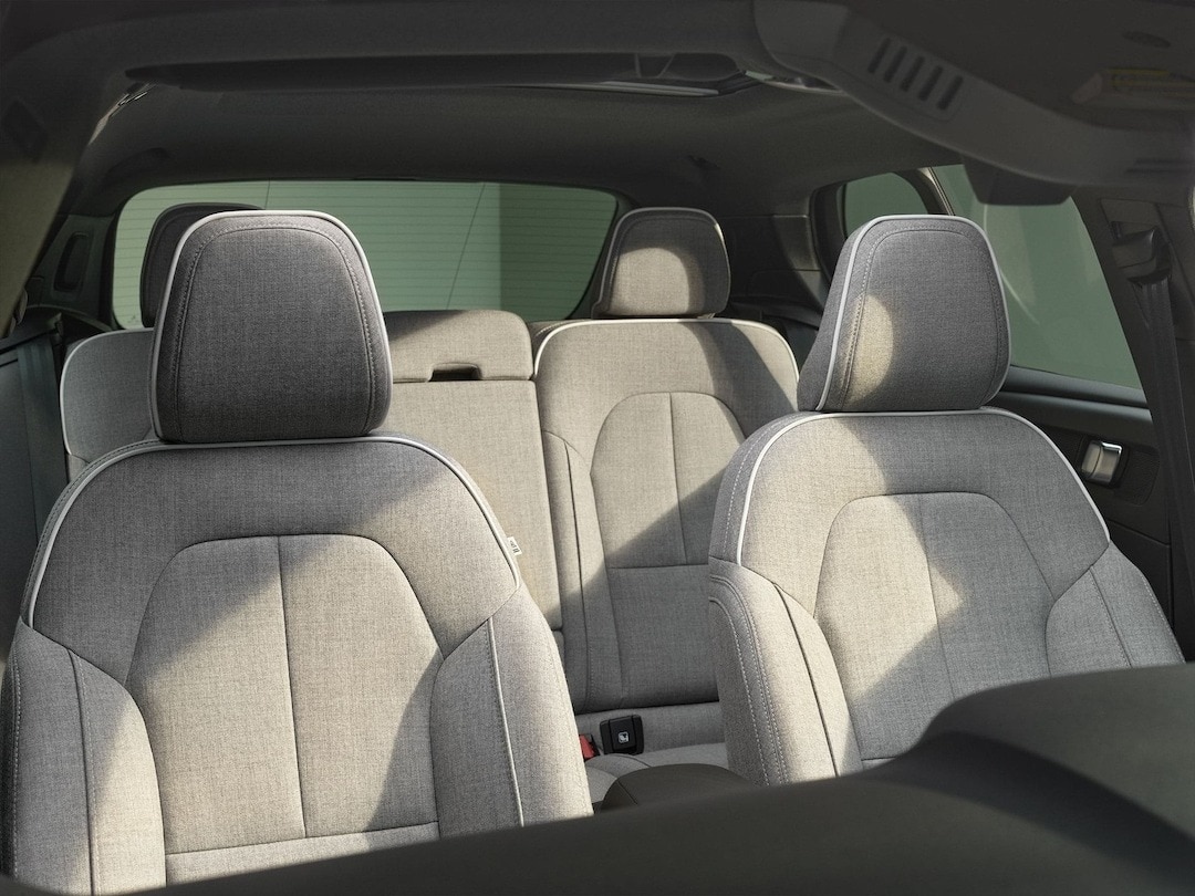 2024_Volvo_XC40_interior.jpg