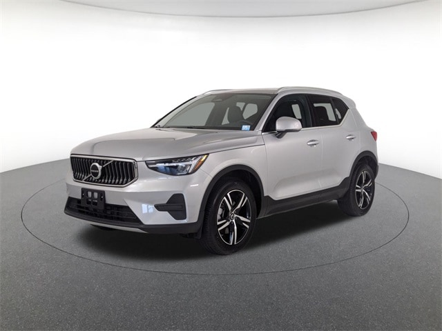 2025 Volvo XC40 Core