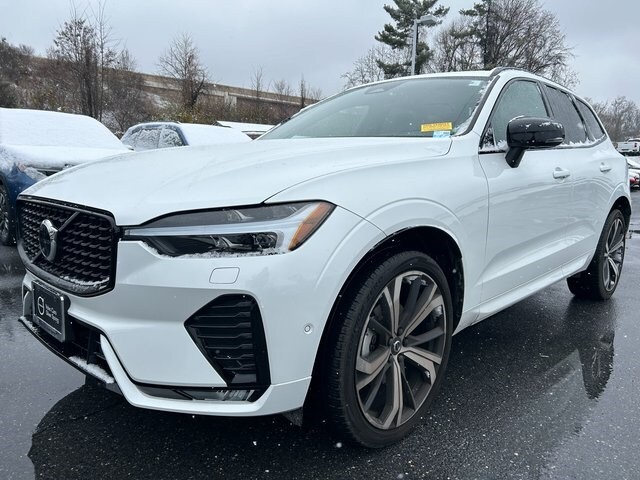2023 Volvo XC60 B5 Ultimate photo 4