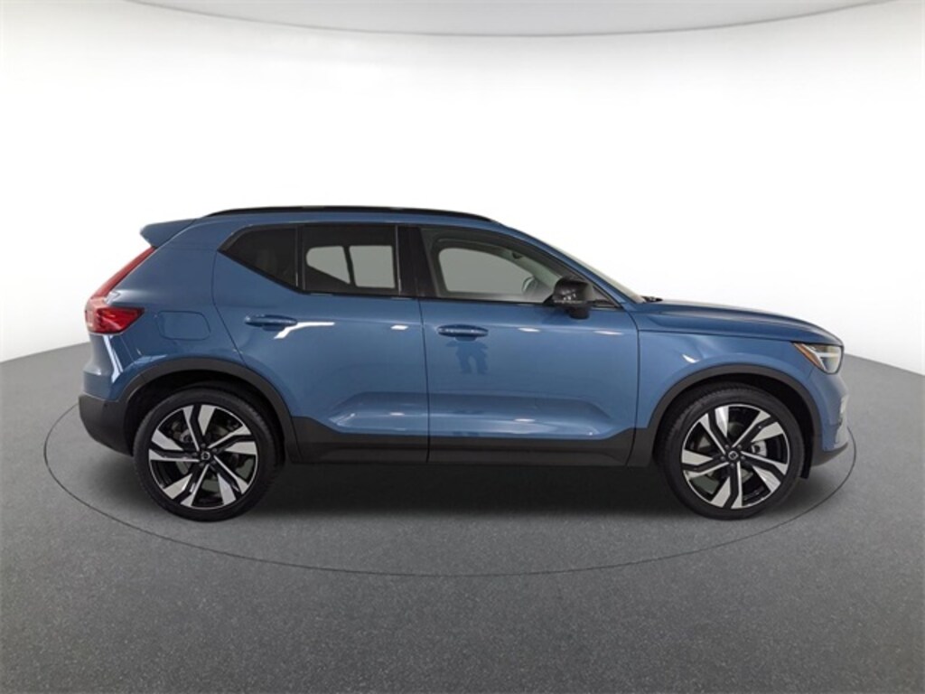 Used 2025 Volvo XC40 B5 Ultra Dark Theme SUV