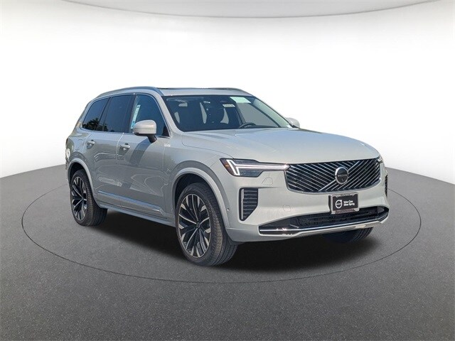 2026 Volvo XC90 B5 Plus photo 3