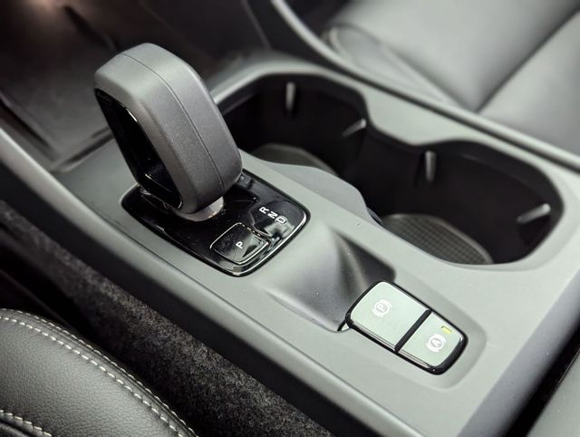 2026 Volvo XC40 Core - Photo 12