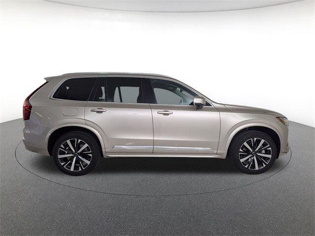 2025 Volvo XC90 B5 Core photo 4