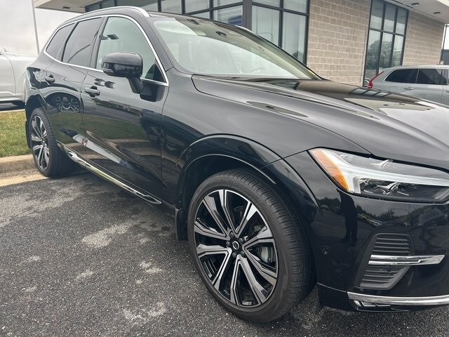 2023 Volvo XC60 B5 Ultimate photo 2