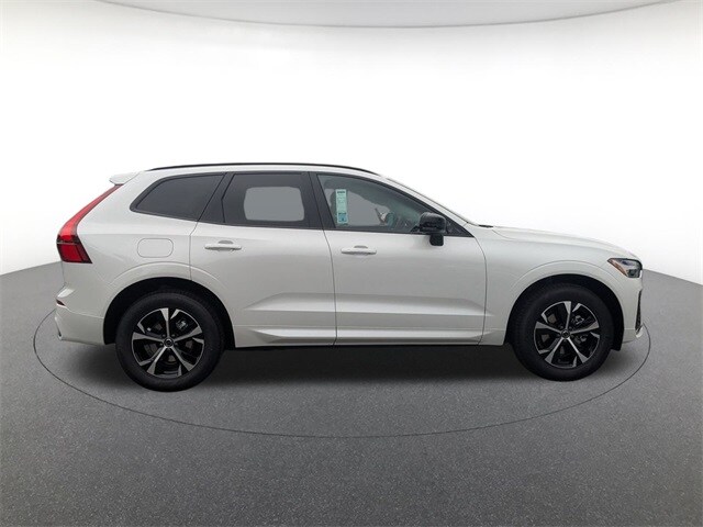 2026 Volvo XC60 B5 Core photo 4