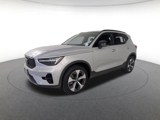 2023 Volvo XC40 B5 Ultimate Dark AWD's photo