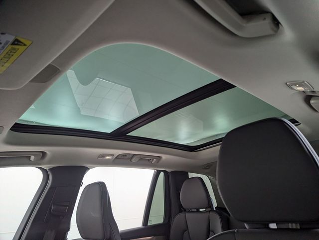 2025 Volvo XC90 Plus - Photo 16