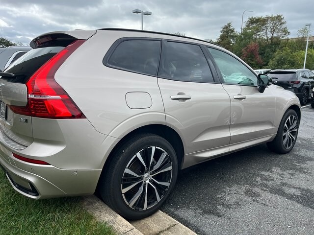 2023 Volvo XC60 B5 Plus photo 2