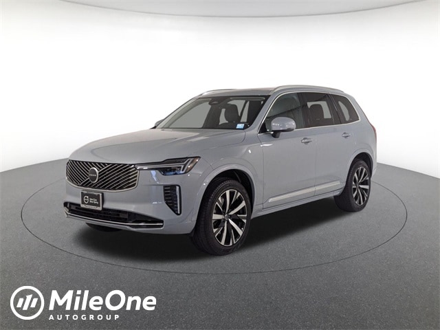 2025 Volvo XC90 Core's photo