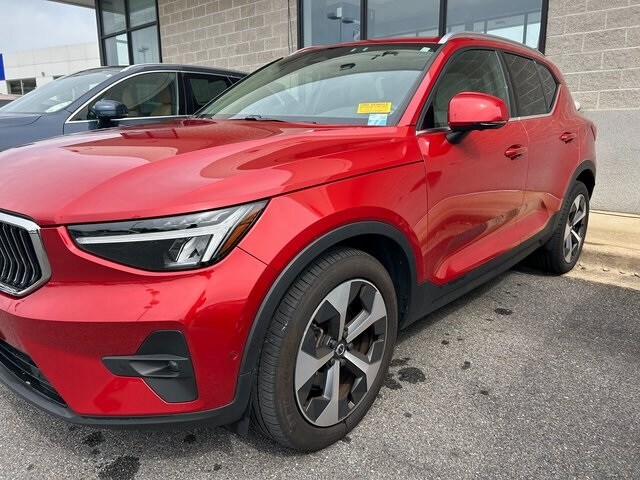 2023 Volvo XC40 AWD Plus photo 2