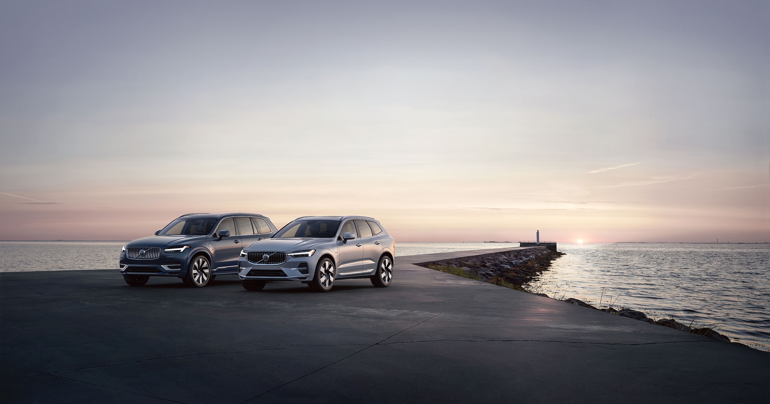 2023-Volvo-Family-XC90-Recharge-T8-XC60-Recharge-T8-Cliff.jpg