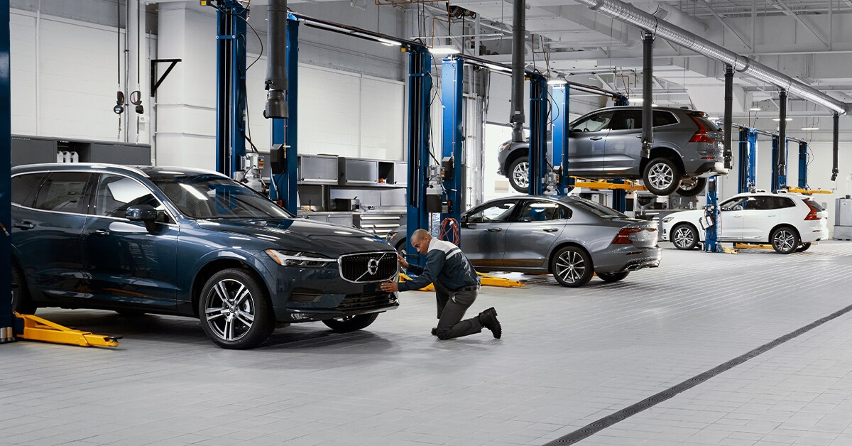 Volvo_Service_Bay.jpg