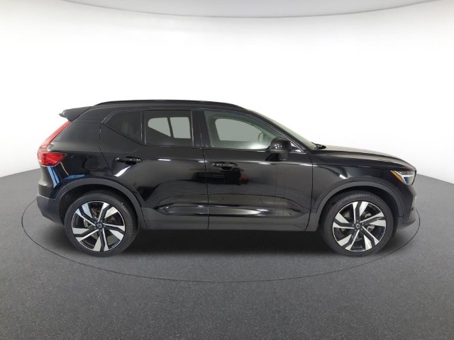 Certified 2024 Volvo XC40 B5 Plus Dark SUV