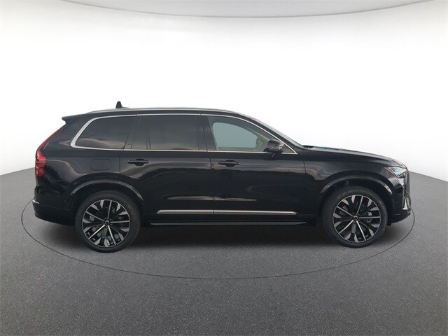 2026 Volvo XC90 T8 photo 4