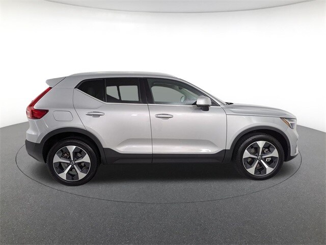 2023 Volvo XC40 AWD Plus photo 4